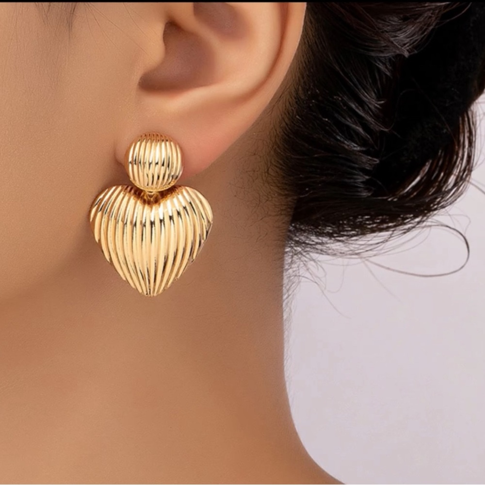 Textured Gold Heart Drop Earrings - Lightweight Statement Earrings ✨✨✨